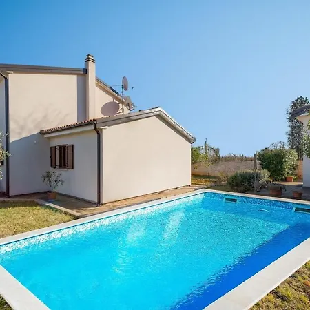 Casa de Férias Clariss Zikovici